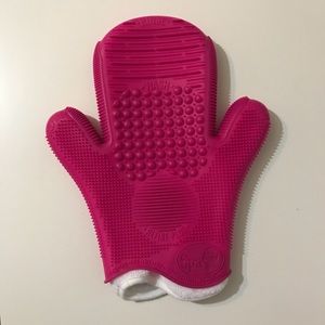Sigma Beauty Spa Brush Cleaning Glove - Pink